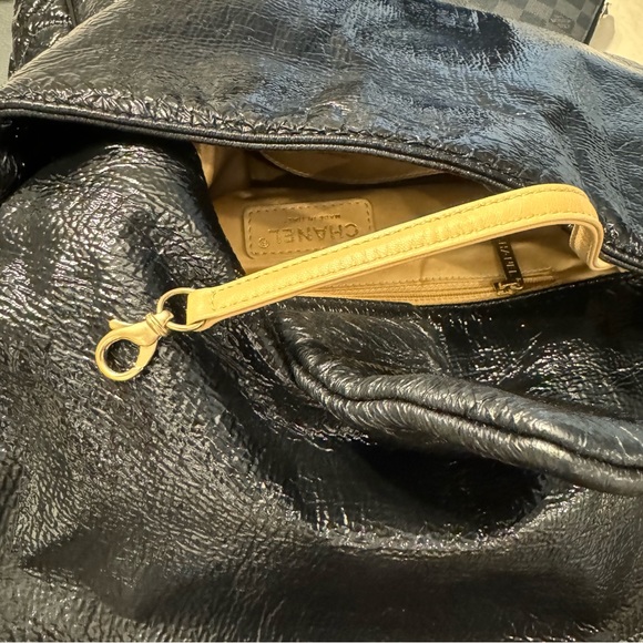 Vintage Chanel Rodeo Drive Accordion Flap Bag Patent Vinyl Medium - Picture 11 of 16